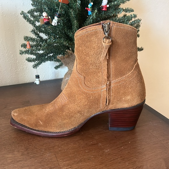 Tecovas “The Daisy” Ankle Snip Toe Bootie in Suede - Picture 2 of 5